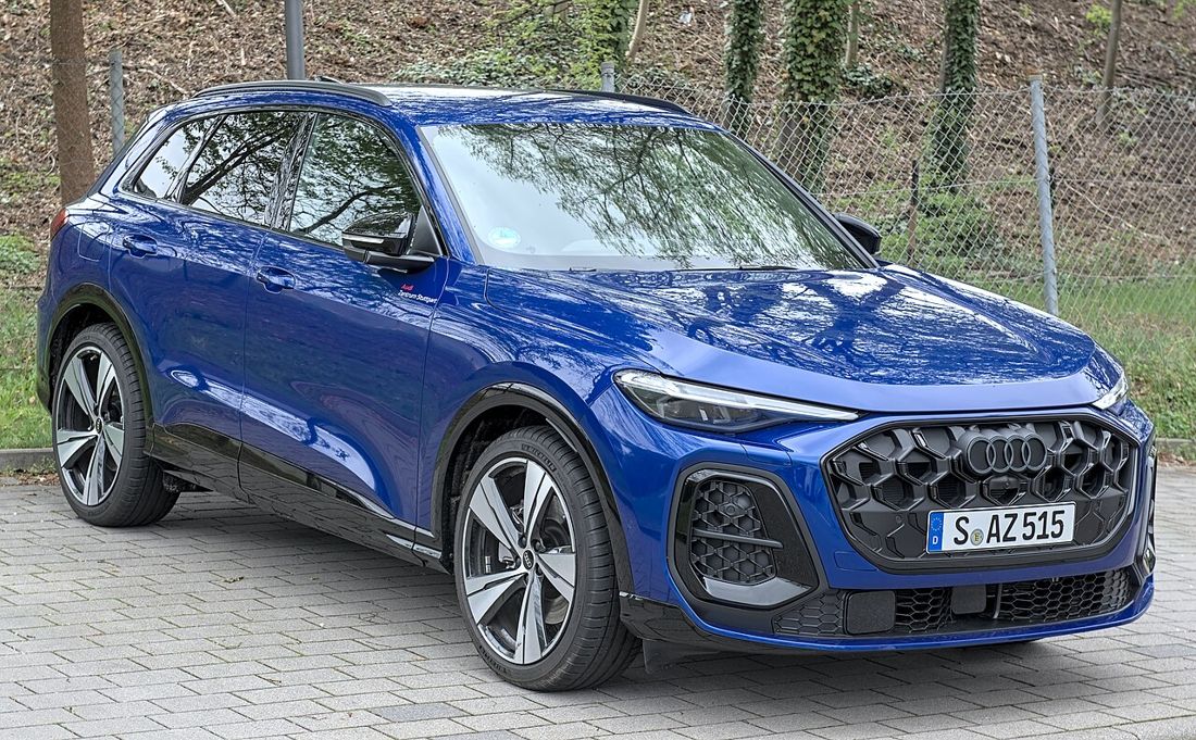 Audi Q5, front three-quarter view