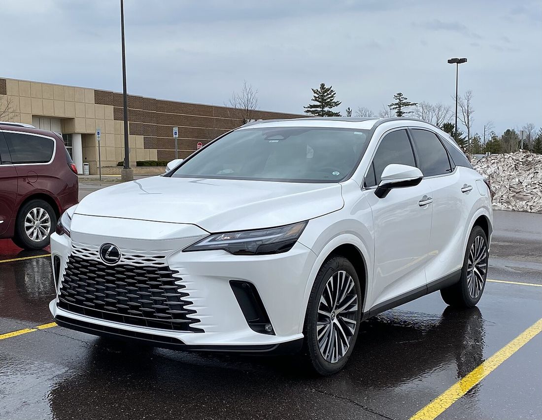 Lexus RX 350, front three-quarter view
