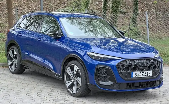 Blue Audi Q5